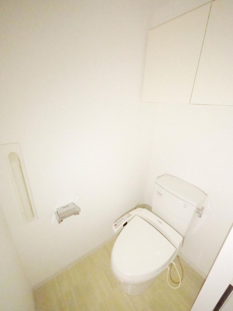 トイレ　同物件別部屋写真