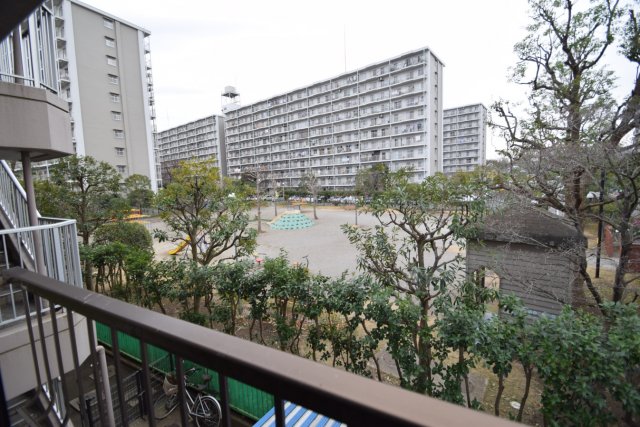 その他　窓から大きな公園が見えます。