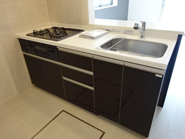 キッチン　3口ガスコンロ（グリル付）