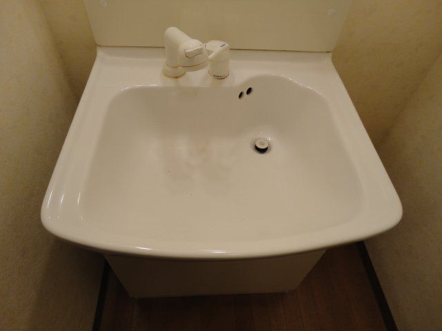 洗面設備　独立洗面台、朝の身支度には欠かせません