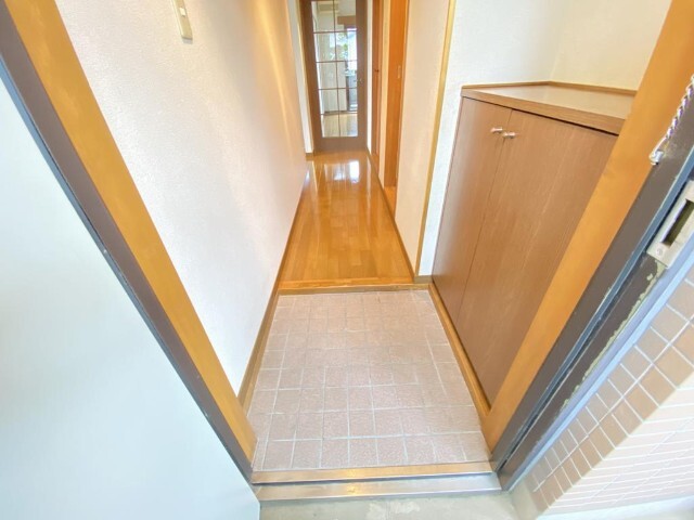 玄関　＊同物件・別部屋の写真の転用です。