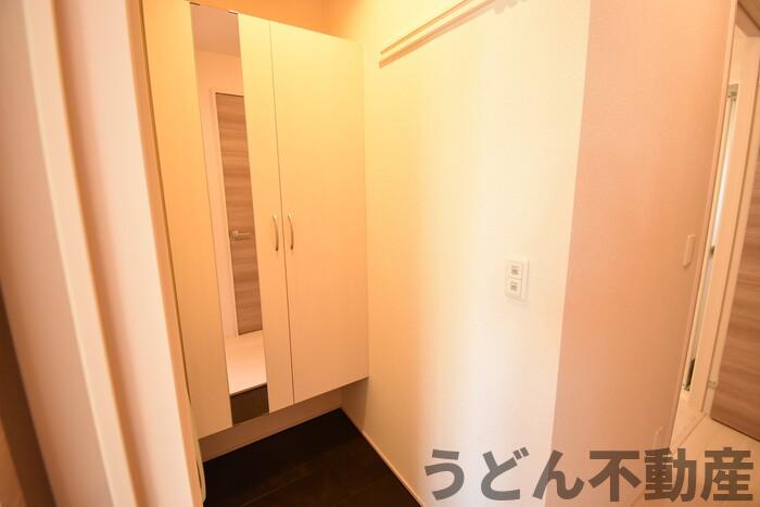 玄関　うどん県のお部屋探しはうどん不動産へ うどんちゃんとLINE