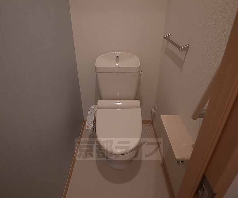 トイレ　ウォシュレット付です。
