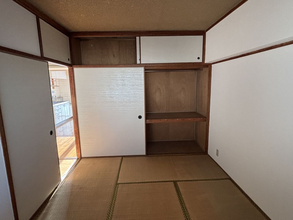 その他部屋・スペース　通路側の和室６．０畳（畳交換します）
