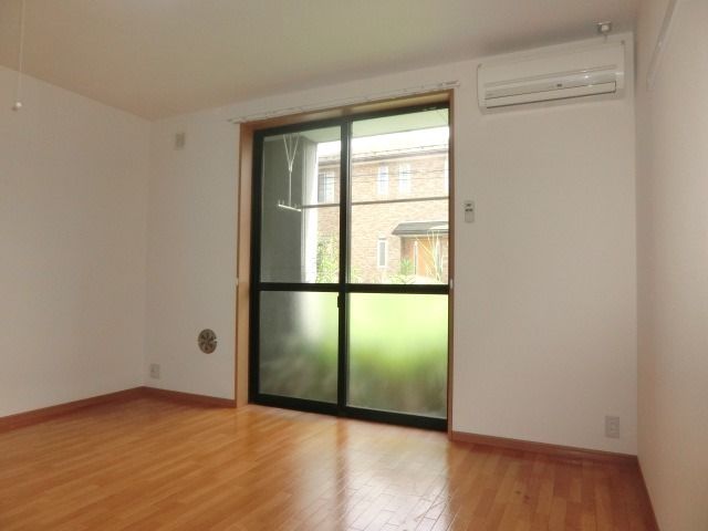 居室・リビング　採光の良い明るいお部屋です