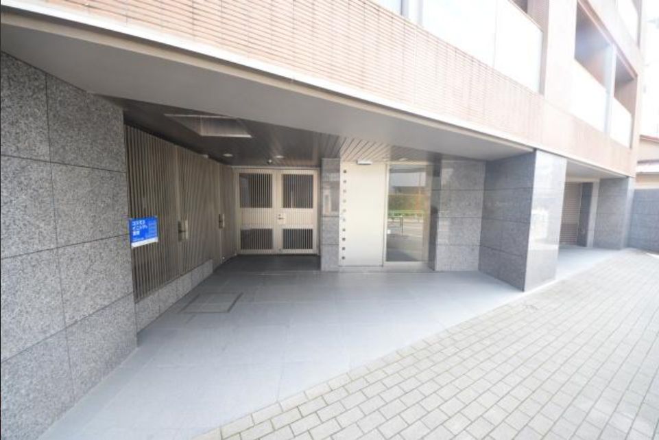 エントランス　弊社は都内全域の物件をご紹介可能です！