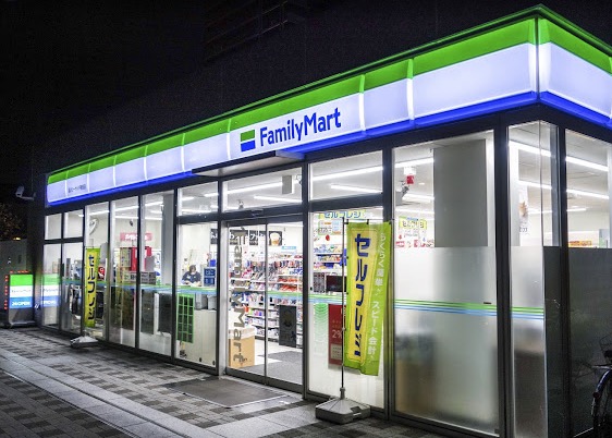 コンビニ　ファミリーマート品川シーサイド駅前店（コンビニ）まで154m
