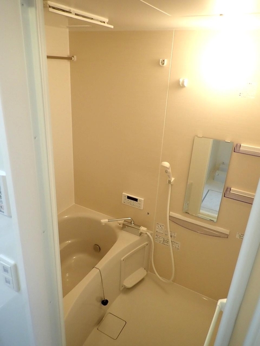 バス・シャワールーム　※同建物の別のお部屋の写真です。