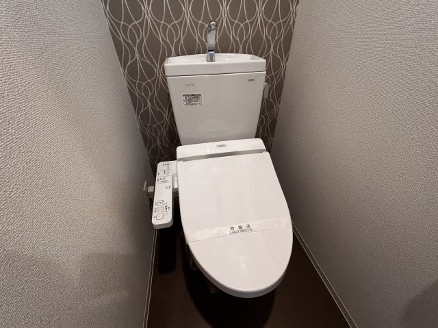 トイレ　広々としたトイレ