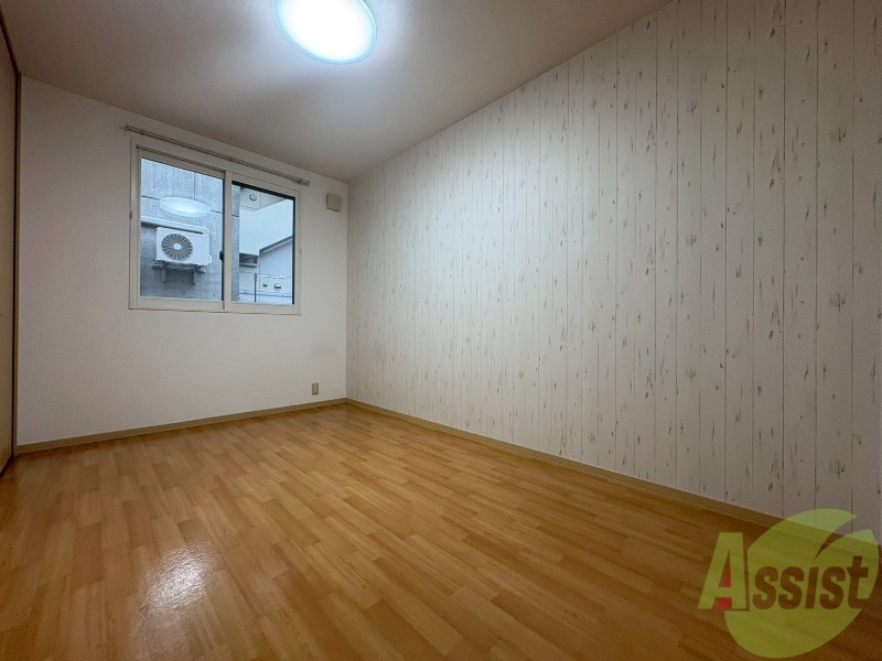 その他部屋・スペース　こちらのお部屋は光が差し込む、温かみのあるお部屋です。