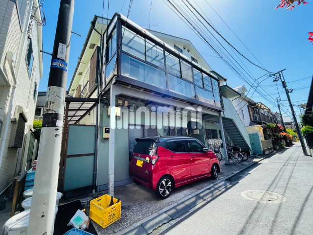 建物外観　駐輪場もしっかりあります