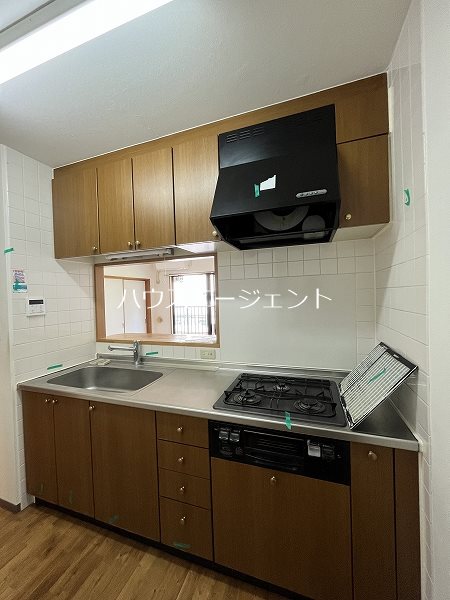 キッチン　カウンターキッチンで家族の会話も増えます。※参考画像