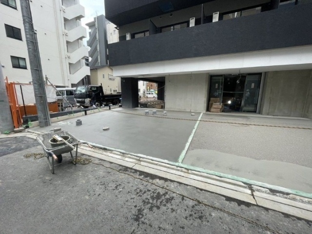 駐車場　敷地内駐車場有り