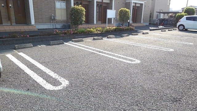 駐車場　車をお持ちの方に嬉しい駐車場付きの物件です