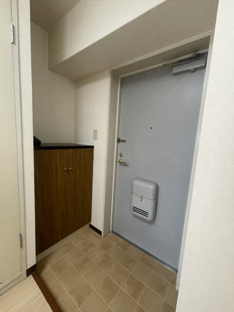 玄関　同物件別号室のものです。