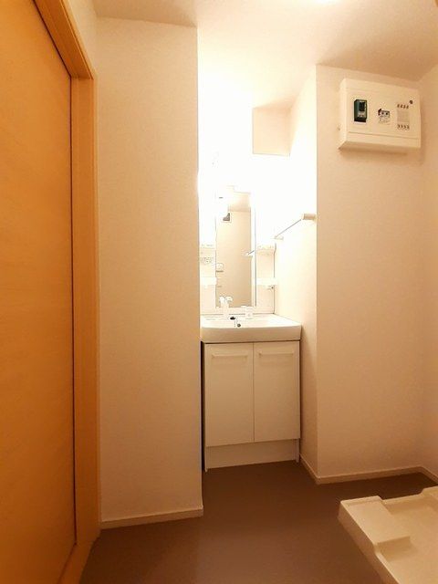 洗面設備　ナディエージダ　北区中十条3