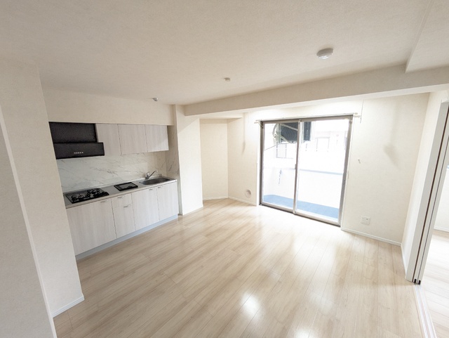 居室・リビング　【壁付けキッチンで空間すっきり】お部屋の広さを最大級に活かせ