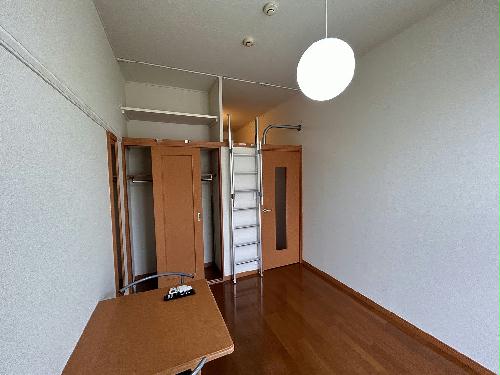 居室・リビング　備品や設備仕様は号室等により異なるため現地をご確認ください。