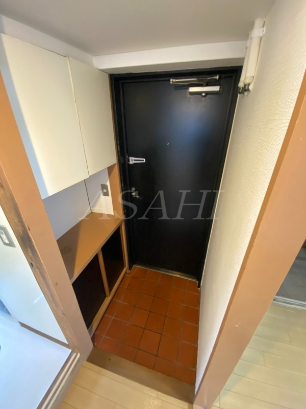 玄関　※別部屋の参考写真です。
