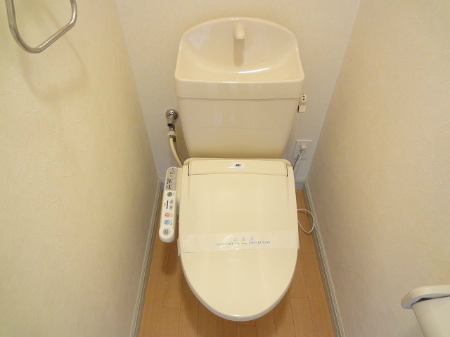 トイレ　清潔感のあるトイレになります