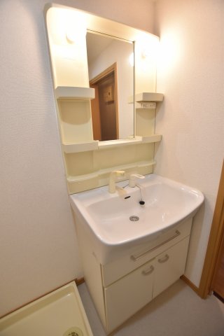 洗面設備　画像は別号室。ご参考にどうぞ