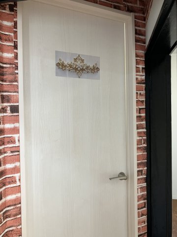 その他　洋室ドア入り口(前)