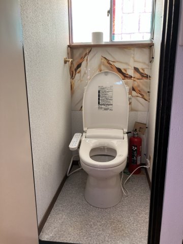 トイレ　ウォシュレット付き