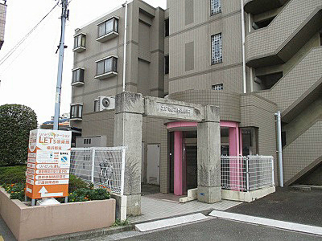 エントランス　前回募集時の写真です。現況優先
