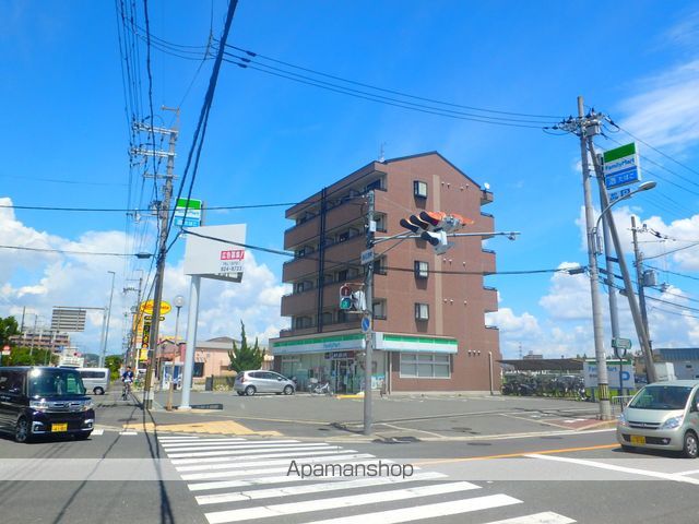 コンビニ　ファミリーマート（コンビニ）まで875m