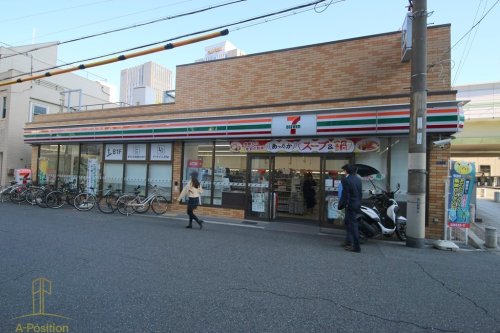 コンビニ　セブン-イレブン大阪大手橋前店（コンビニ）まで156m