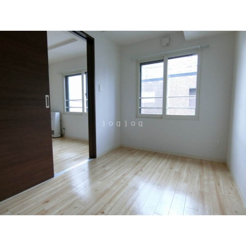 その他部屋・スペース　日当たりの良い明るいお部屋です。