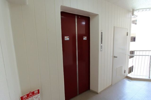 潮見台マンションの外観写真