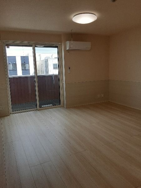 グランチェスタ浦和美園の居間写真