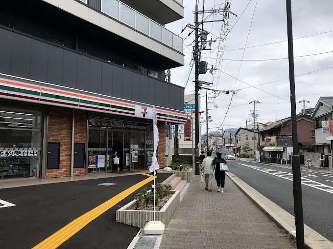 コンビニ　セブンイレブン 向日東田中瀬店（コンビニ）まで170m
