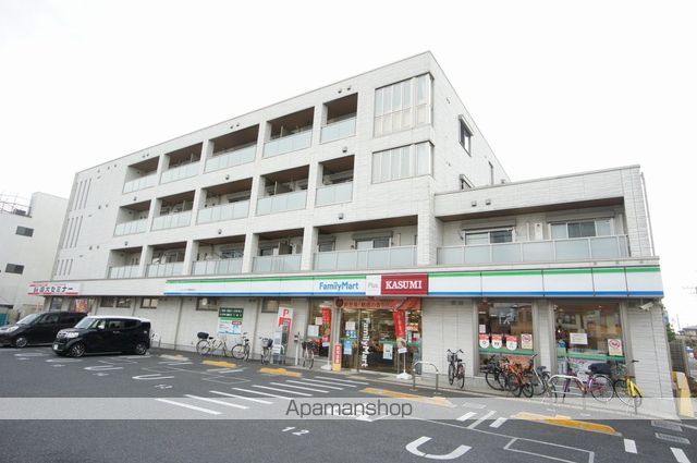 コンビニ　ファミリーマート（コンビニ）まで654m