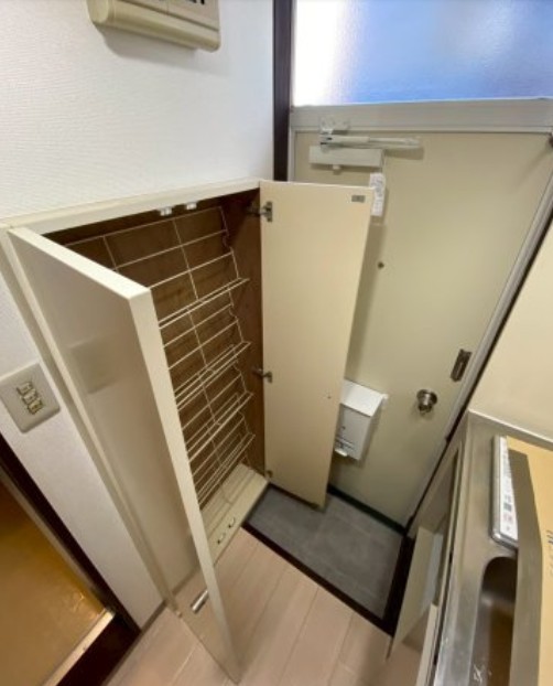 京成千原線 ちはら台駅 徒歩10分 2階建 築35年の玄関写真