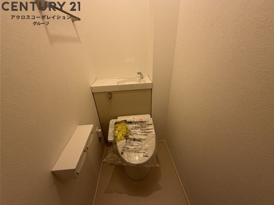 トイレ　温水洗浄便座付きのトイレです♪