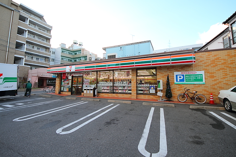 コンビニ　セブンイレブン福岡西新5丁目店（コンビニ）まで150m