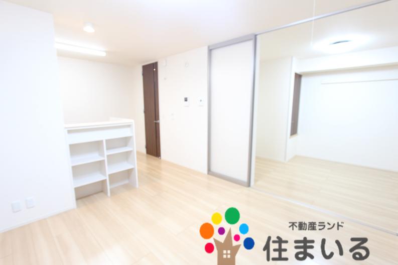 名鉄河和線 半田口駅 徒歩25分 2階建 築9年の居間写真