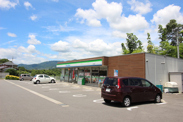 コンビニ　ファミリーマート日出川崎店（コンビニ）まで500m