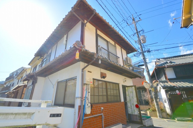 石元店舗付き住宅の建物外観