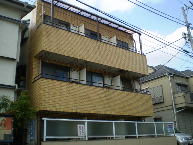 横浜市西区東久保町のマンションの建物外観