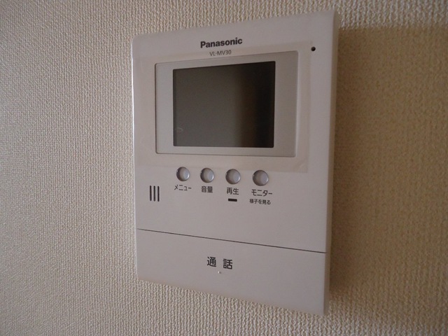 セキュリティ　TVインターホンで室内から来客者を確認することができます。