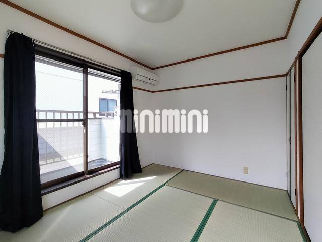 居室・リビング　静かな住宅街ですよ