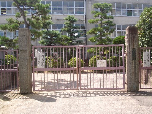 小学校　倉敷市立倉敷東小学校（小学校）まで328m