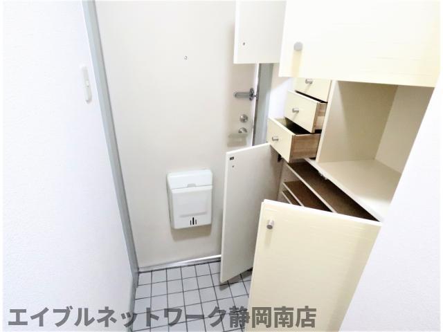 玄関　収納もある玄関です