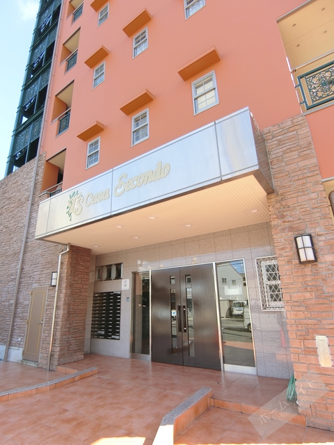 エントランス　オートロック付きで部外者シャットアウト♪