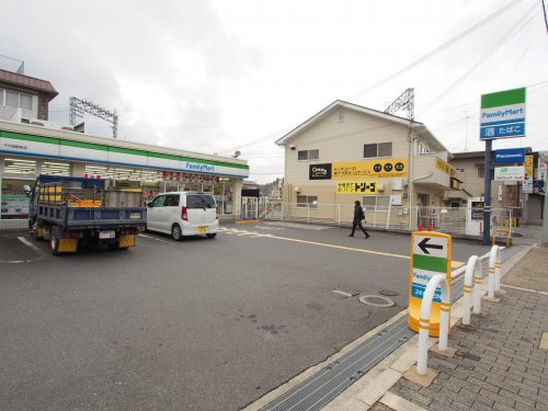 コンビニ　ファミリーマート千代田駅前店（コンビニ）まで175m