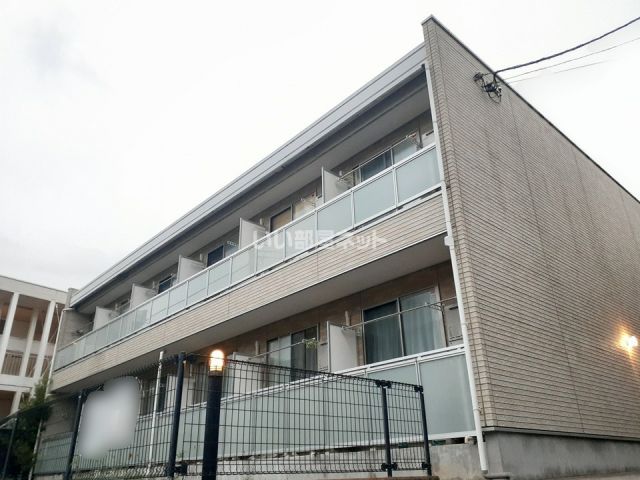 平塚市真田のアパートの建物外観