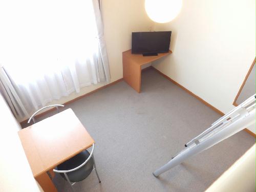 居室・リビング　大型家電設置済みのお部屋です。